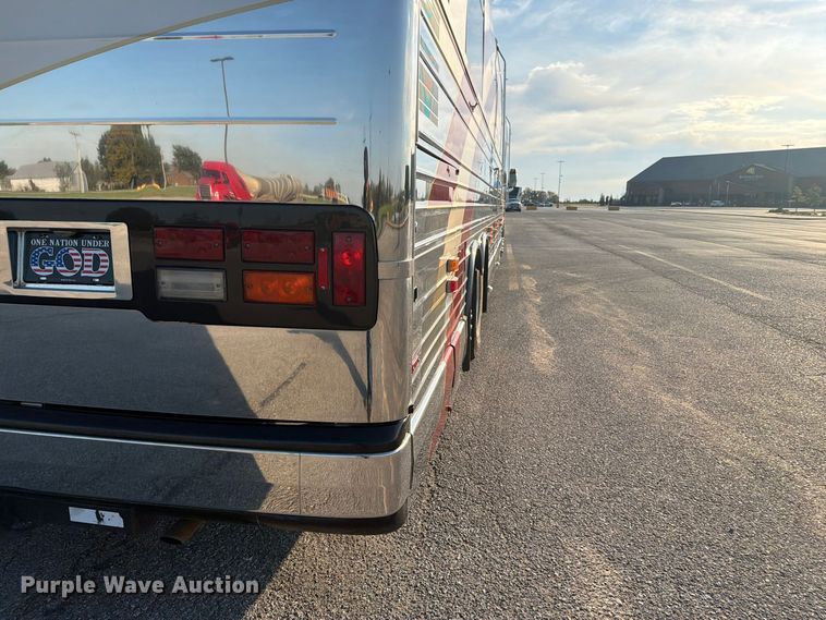 image for item FN2675 2001 Prevost XL2 RV