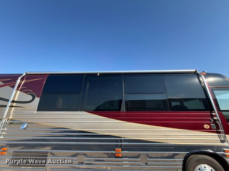 image for item FN2675 2001 Prevost XL2 RV