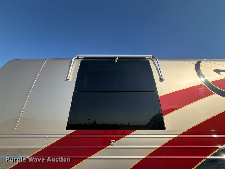 image for item FN2675 2001 Prevost XL2 RV