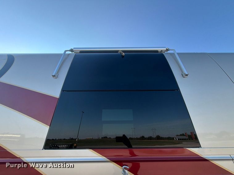 image for item FN2675 2001 Prevost XL2 RV