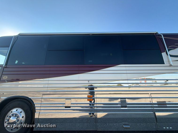 image for item FN2675 2001 Prevost XL2 RV