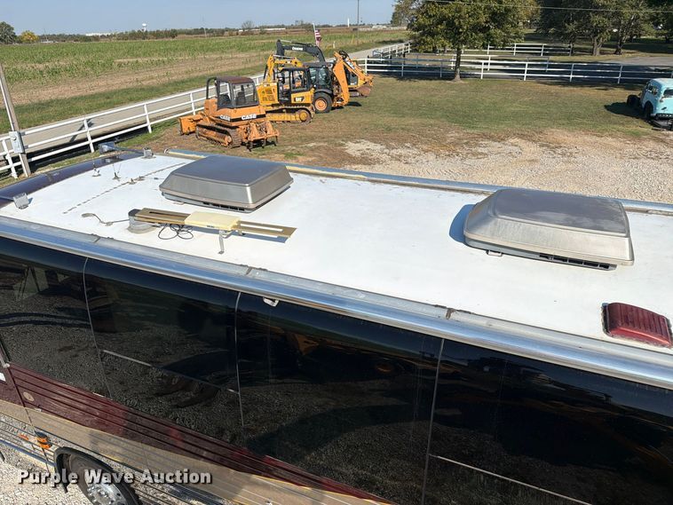 image for item FN2675 2001 Prevost XL2 RV