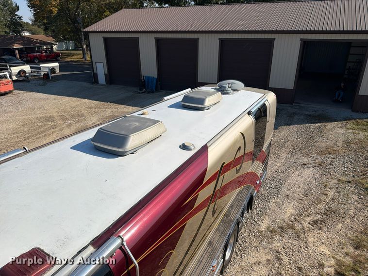image for item FN2675 2001 Prevost XL2 RV