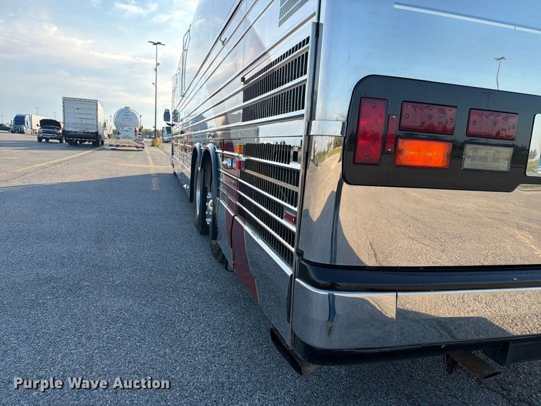 image for item FN2675 2001 Prevost XL2 RV
