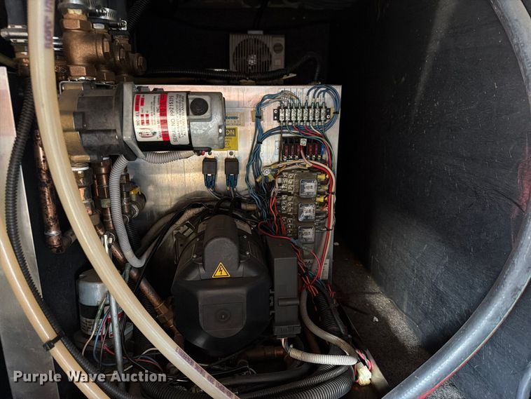 image for item FN2675 2001 Prevost XL2 RV