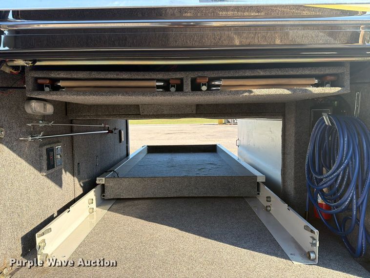 image for item FN2675 2001 Prevost XL2 RV