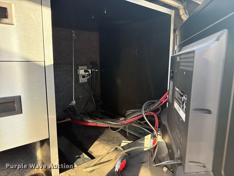 image for item FN2675 2001 Prevost XL2 RV