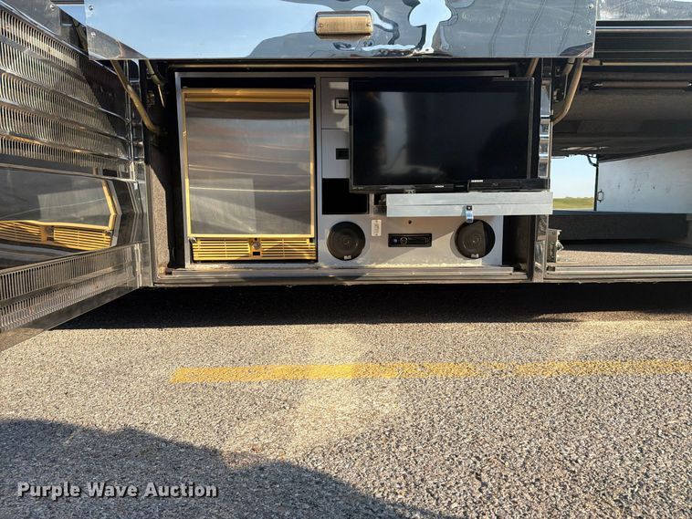 image for item FN2675 2001 Prevost XL2 RV