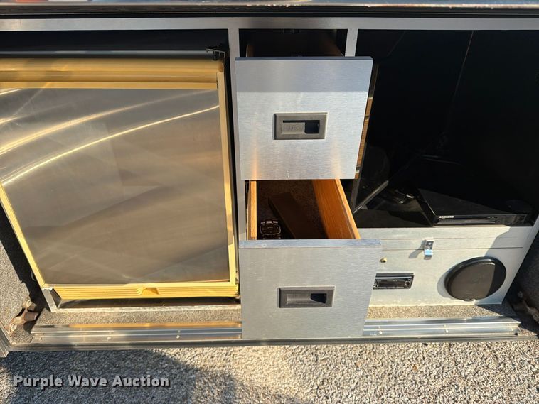 image for item FN2675 2001 Prevost XL2 RV