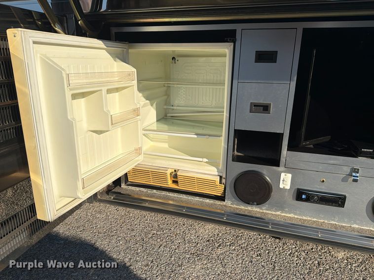 image for item FN2675 2001 Prevost XL2 RV