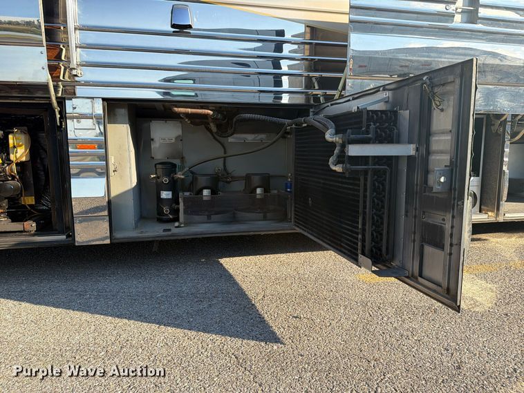 image for item FN2675 2001 Prevost XL2 RV