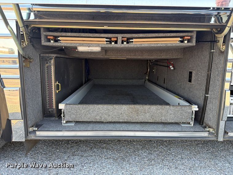 image for item FN2675 2001 Prevost XL2 RV