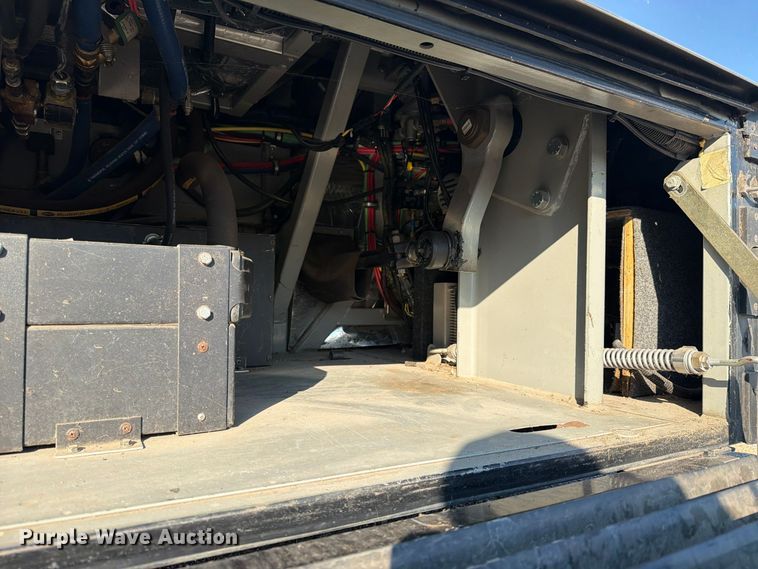 image for item FN2675 2001 Prevost XL2 RV