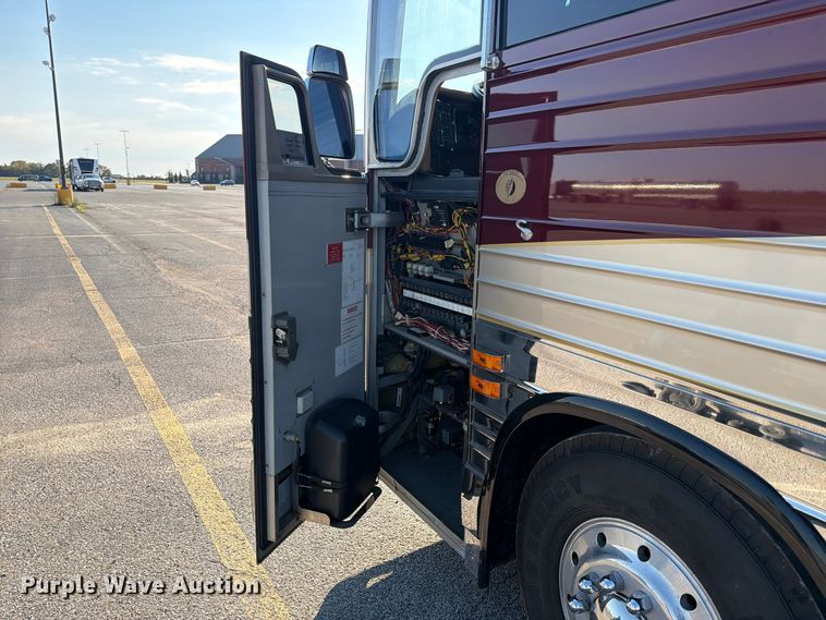image for item FN2675 2001 Prevost XL2 RV