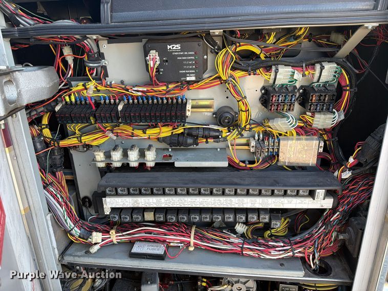 image for item FN2675 2001 Prevost XL2 RV