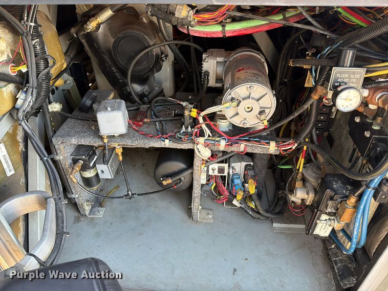 image for item FN2675 2001 Prevost XL2 RV
