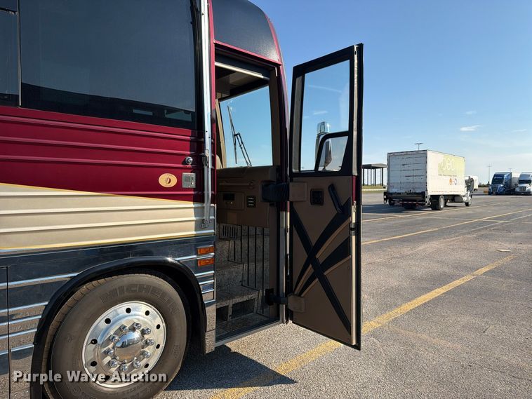 image for item FN2675 2001 Prevost XL2 RV