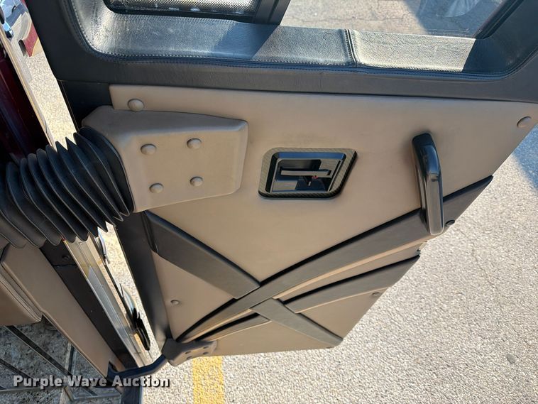 image for item FN2675 2001 Prevost XL2 RV