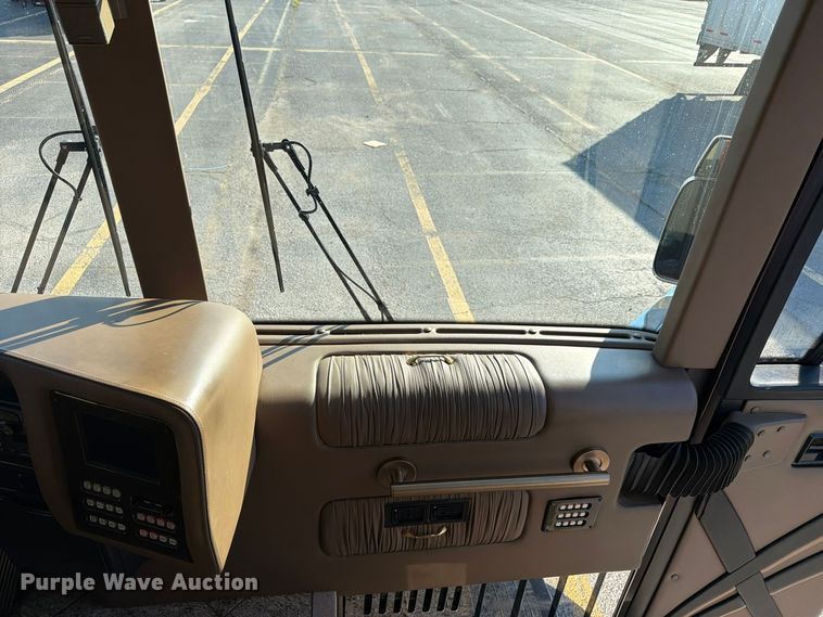 image for item FN2675 2001 Prevost XL2 RV