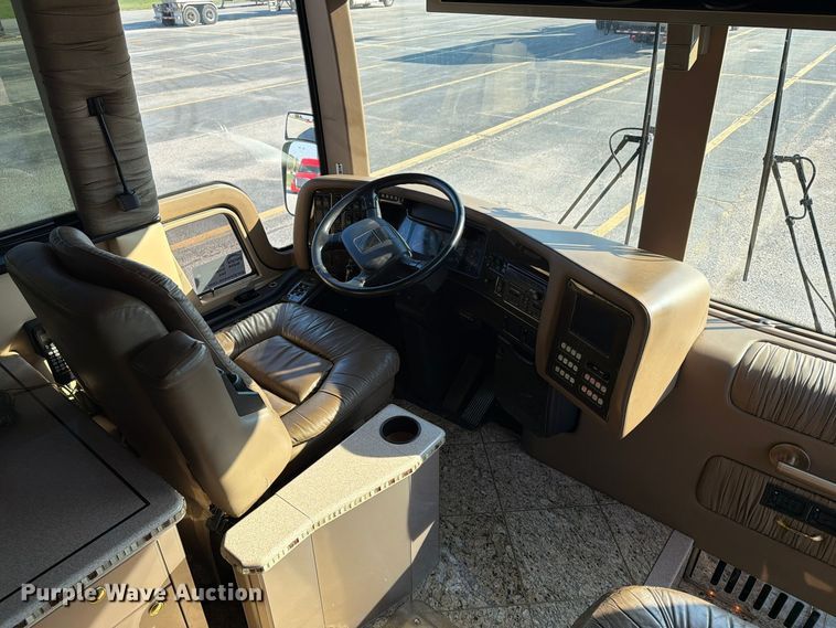 image for item FN2675 2001 Prevost XL2 RV