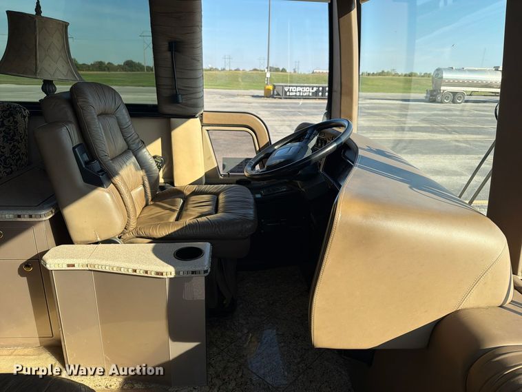 image for item FN2675 2001 Prevost XL2 RV