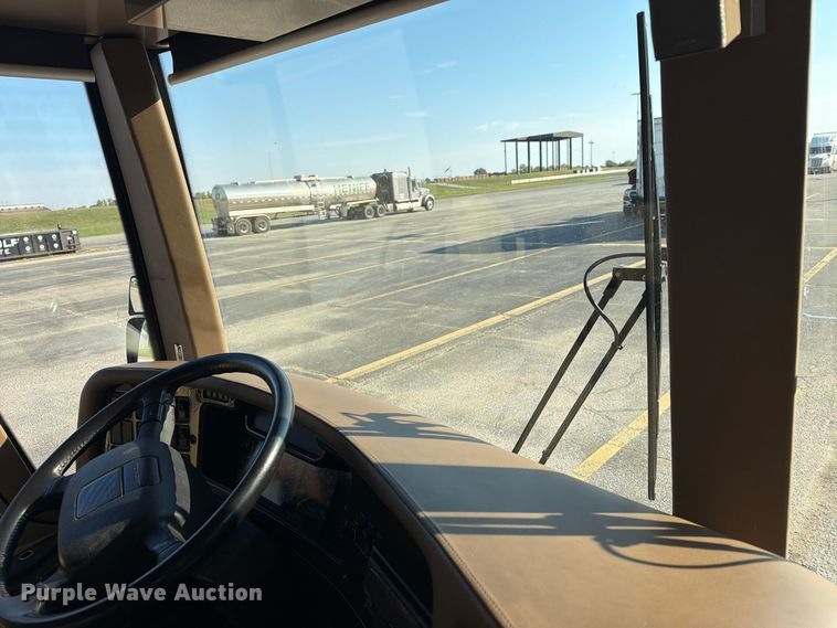 image for item FN2675 2001 Prevost XL2 RV