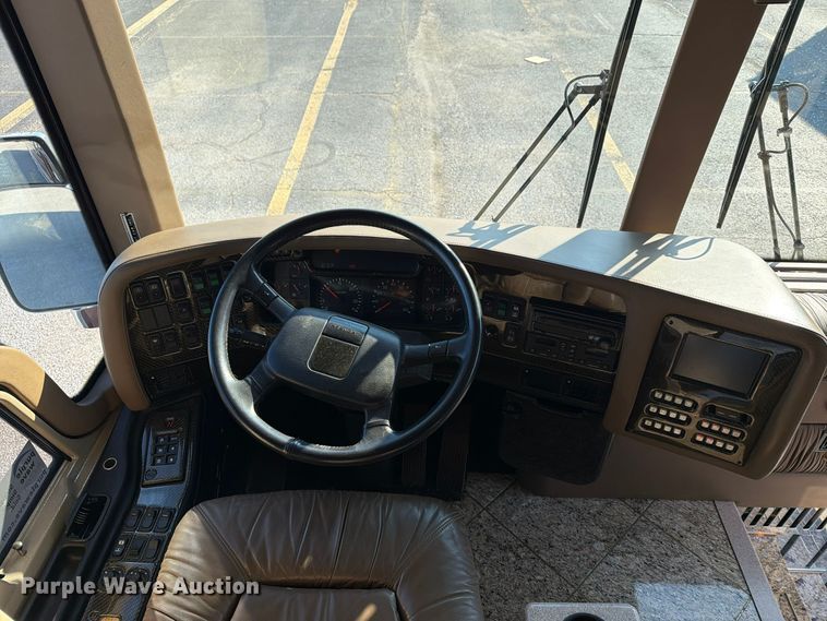 image for item FN2675 2001 Prevost XL2 RV