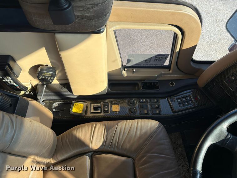 image for item FN2675 2001 Prevost XL2 RV