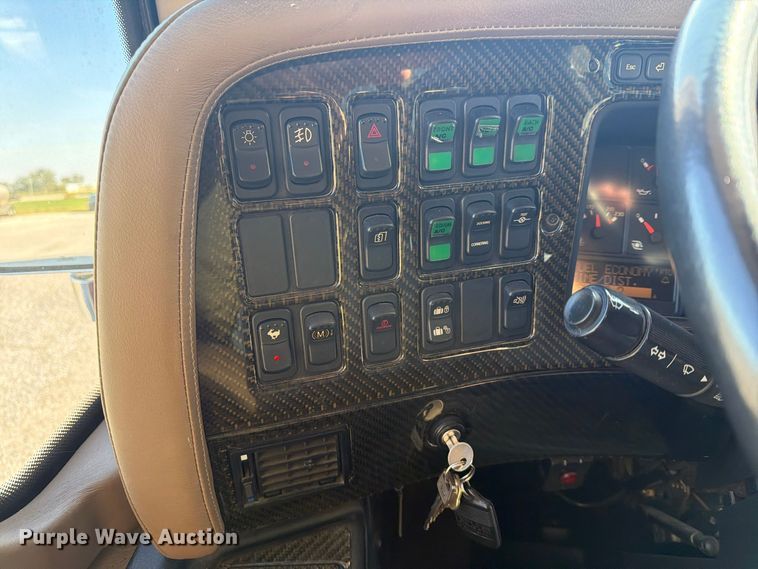 image for item FN2675 2001 Prevost XL2 RV