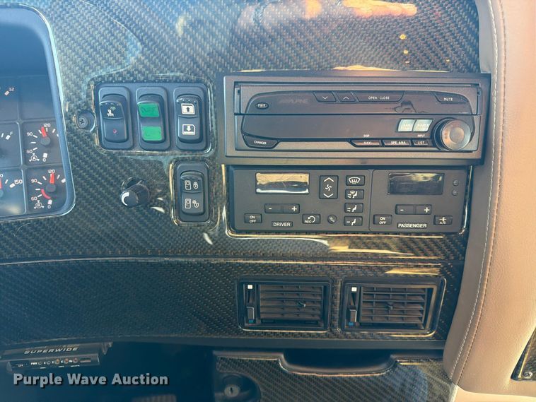image for item FN2675 2001 Prevost XL2 RV