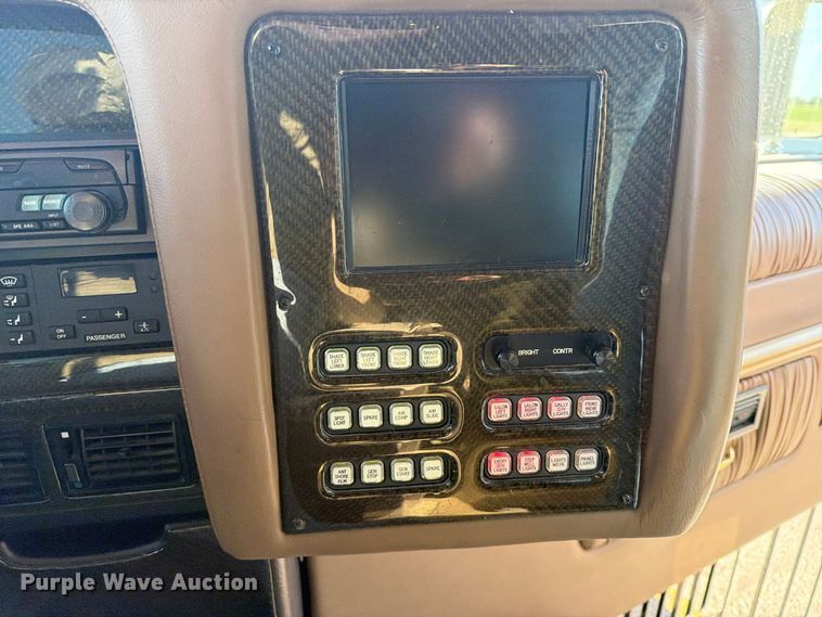 image for item FN2675 2001 Prevost XL2 RV