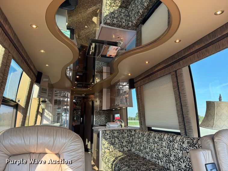 image for item FN2675 2001 Prevost XL2 RV