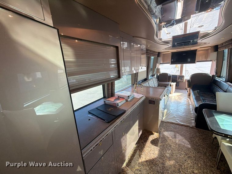 image for item FN2675 2001 Prevost XL2 RV