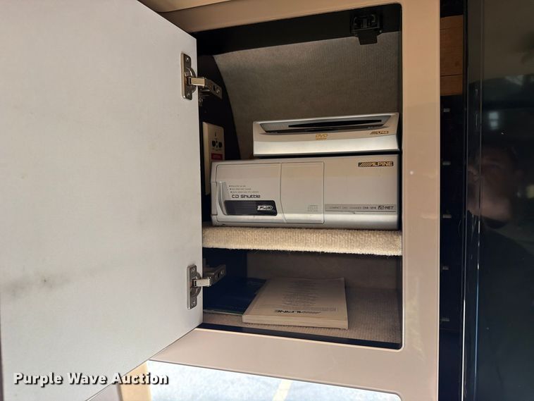image for item FN2675 2001 Prevost XL2 RV