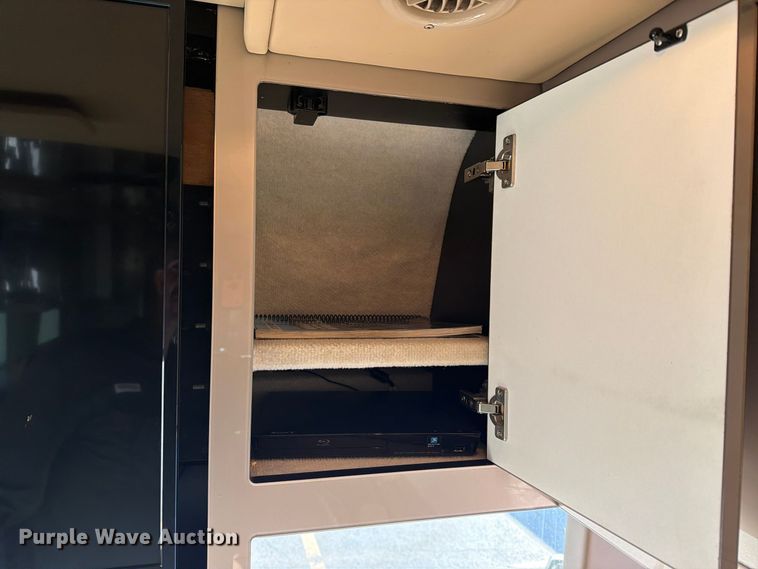 image for item FN2675 2001 Prevost XL2 RV