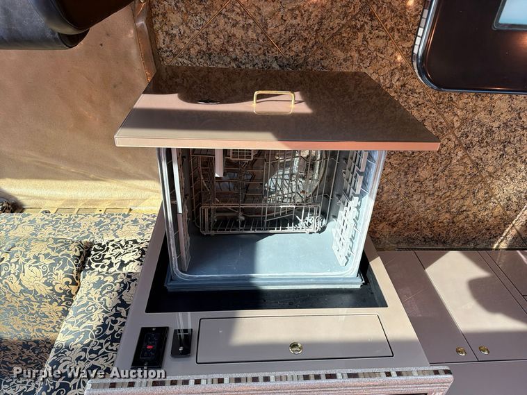 image for item FN2675 2001 Prevost XL2 RV
