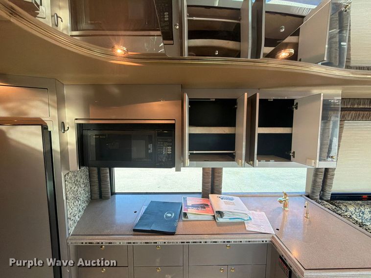 image for item FN2675 2001 Prevost XL2 RV