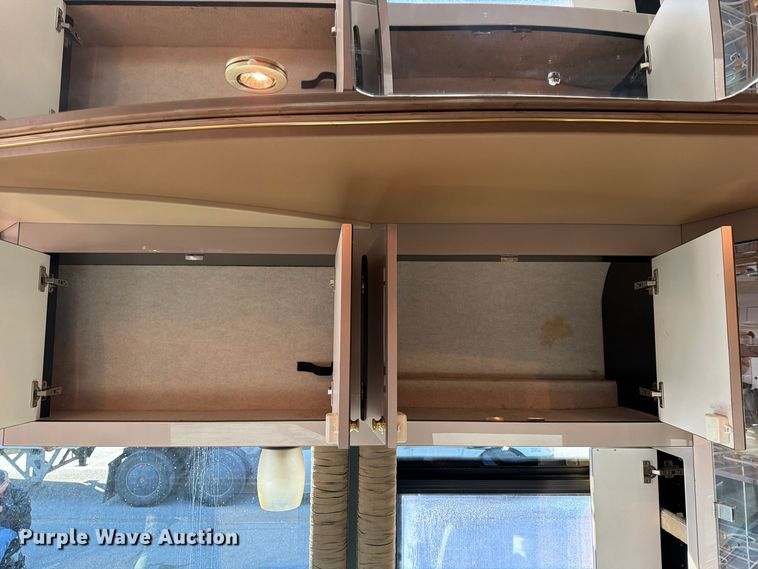 image for item FN2675 2001 Prevost XL2 RV