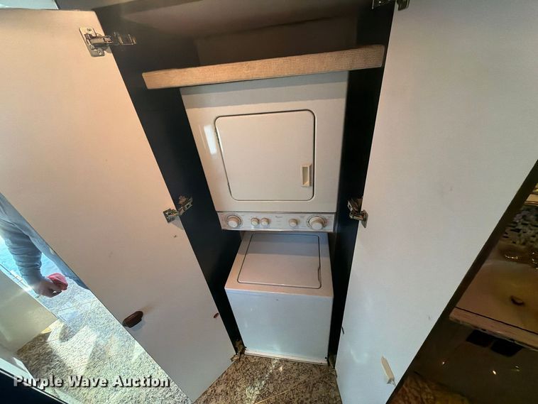 image for item FN2675 2001 Prevost XL2 RV