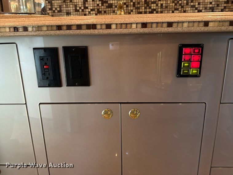 image for item FN2675 2001 Prevost XL2 RV