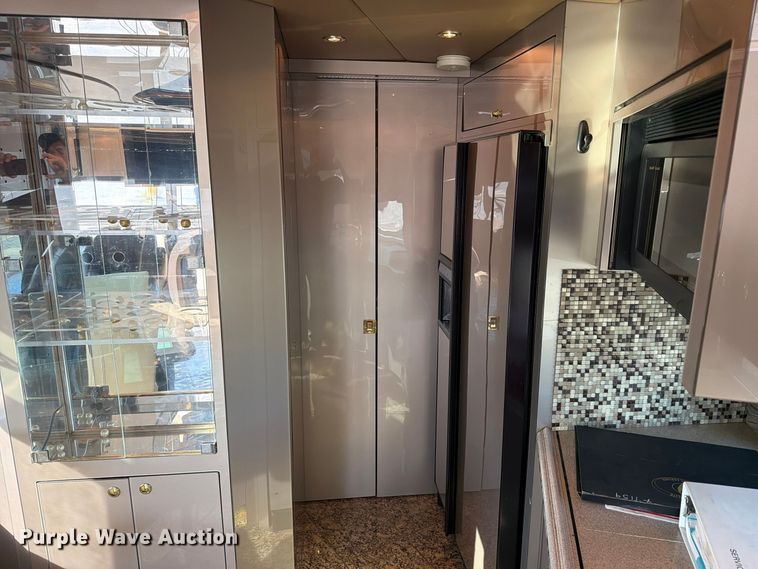 image for item FN2675 2001 Prevost XL2 RV