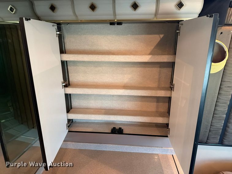 image for item FN2675 2001 Prevost XL2 RV