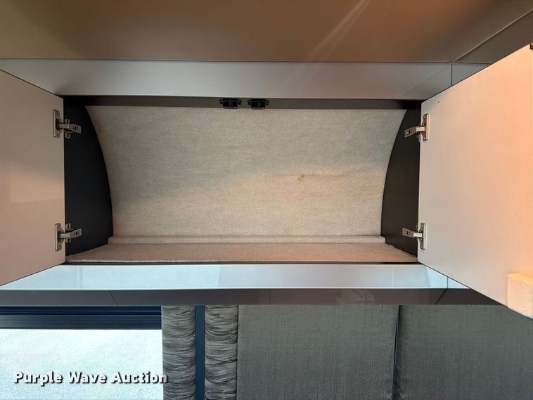 image for item FN2675 2001 Prevost XL2 RV