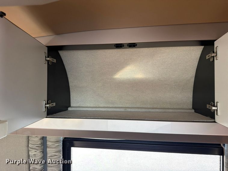 image for item FN2675 2001 Prevost XL2 RV