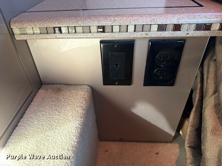 image for item FN2675 2001 Prevost XL2 RV
