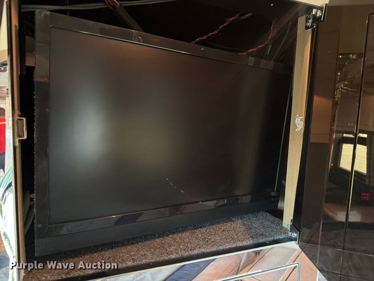 image for item FN2675 2001 Prevost XL2 RV