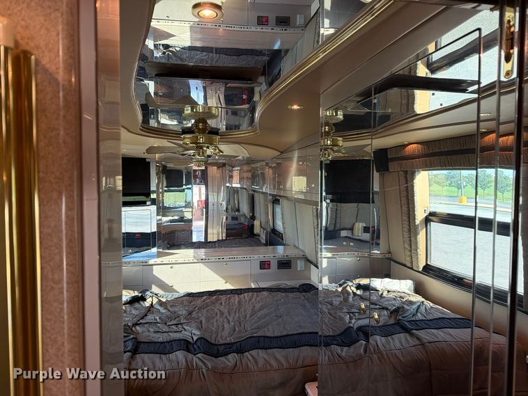 image for item FN2675 2001 Prevost XL2 RV
