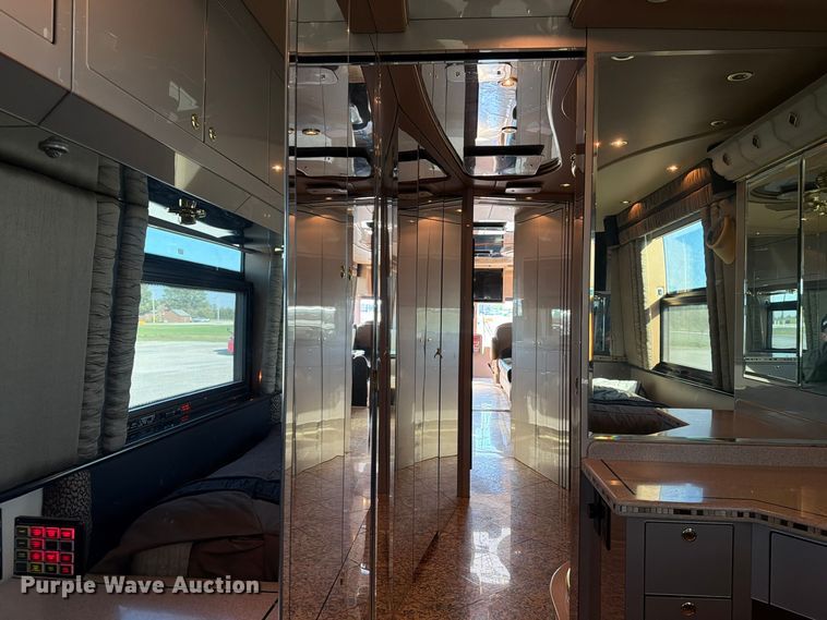 image for item FN2675 2001 Prevost XL2 RV