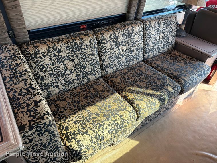image for item FN2675 2001 Prevost XL2 RV