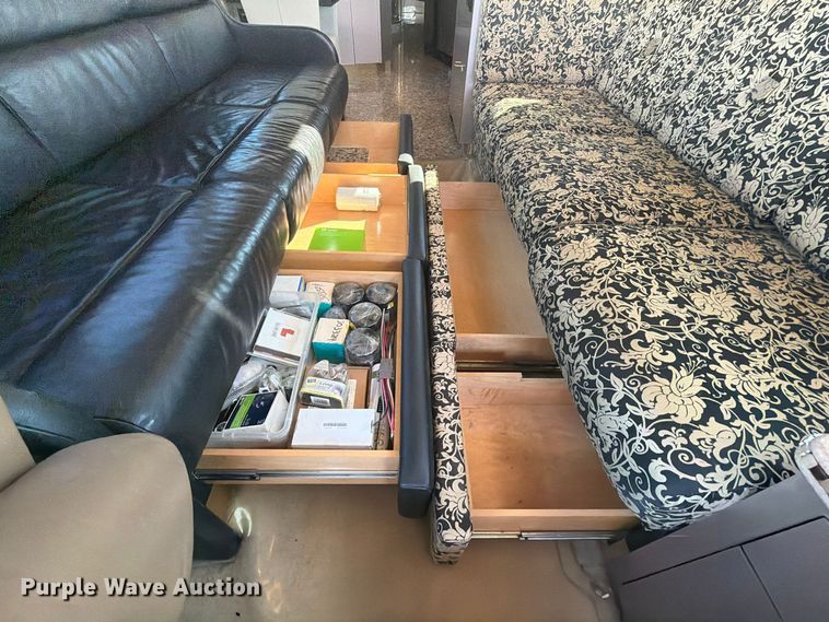 image for item FN2675 2001 Prevost XL2 RV